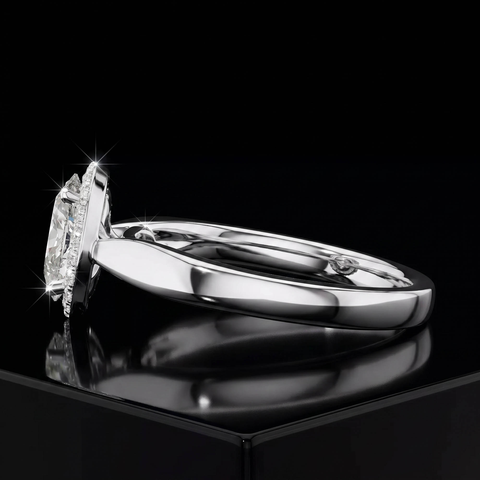 Aura 0,81 Karat Oval Kesim Halo Taşlı CVD Pırlanta Lab Grown Tektaş Yüzük    (14 ayar 2.75Gr altin)